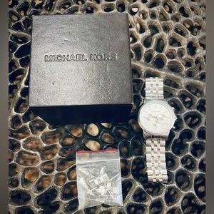 Michael Kors Chronograph Stainless Steel Watch. 38mm. MK-8072